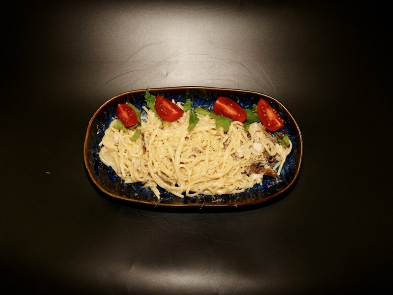 Спагетти с курицей и грибами
